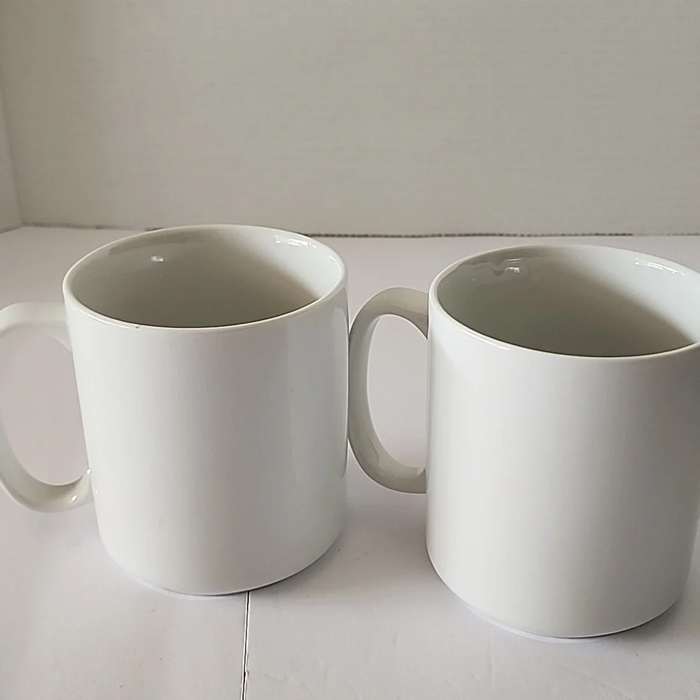 Cordon Bleu Brand 2 Matching Pineapple Mugs 4.25